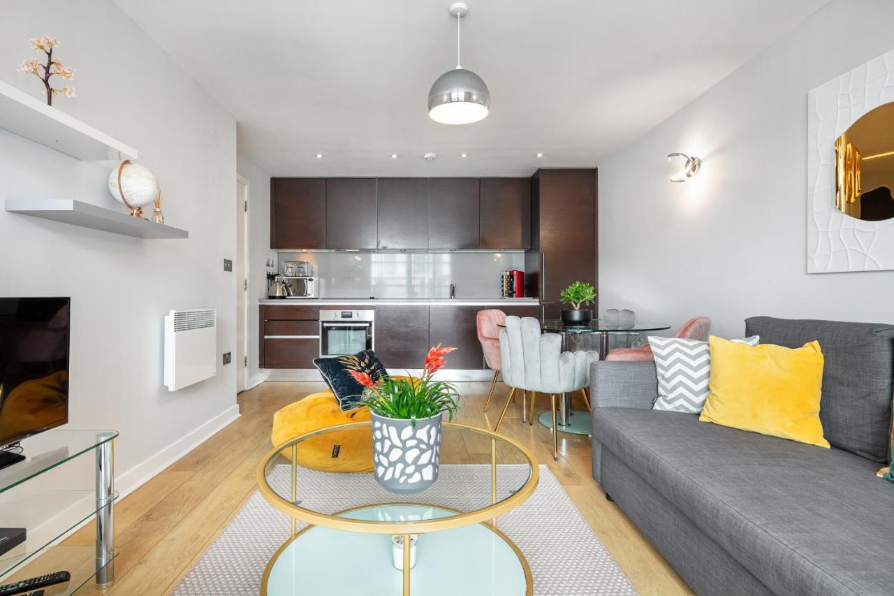 לונדון Stunning Apartment With Underground Parking! מראה חיצוני תמונה