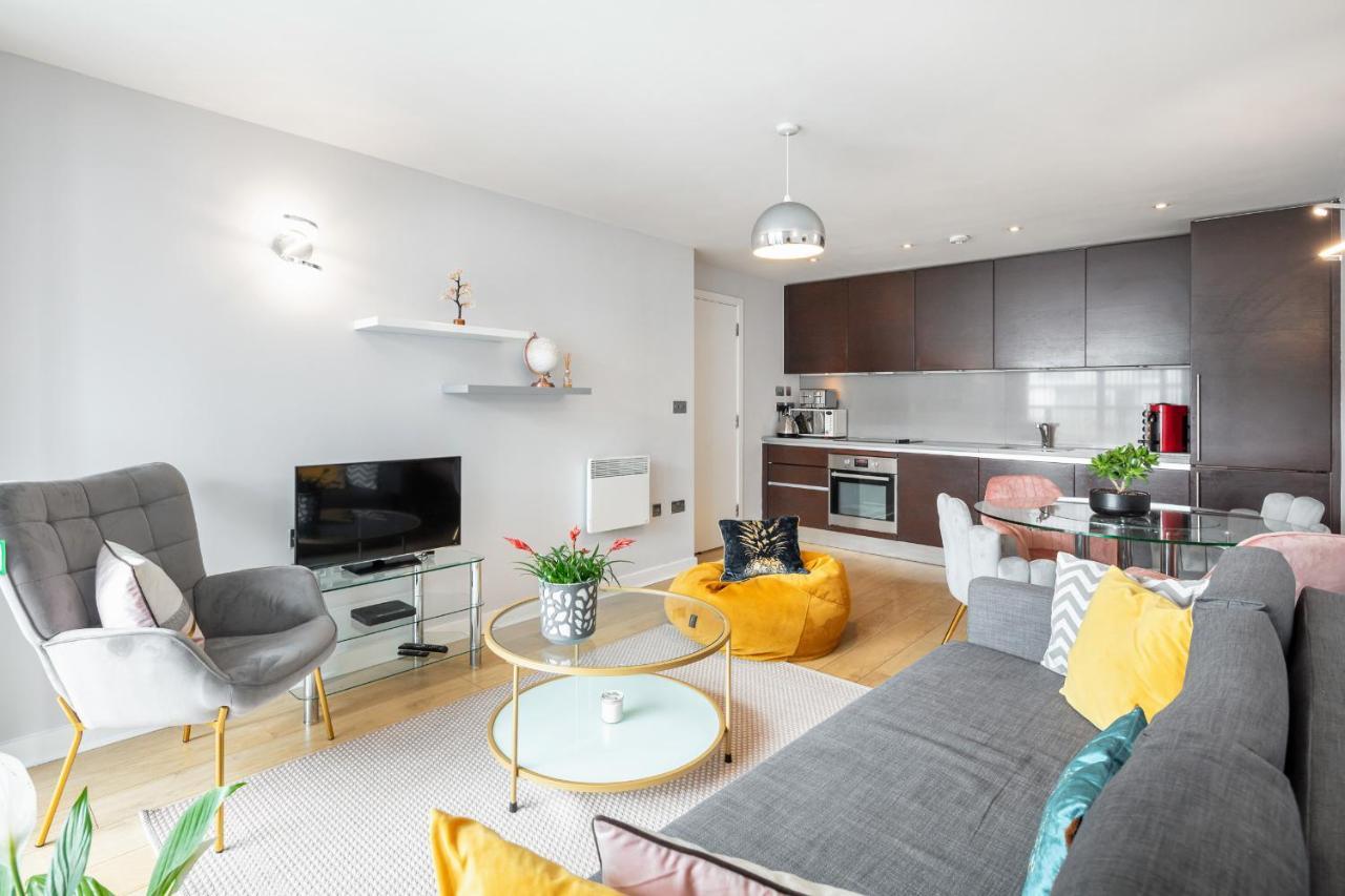 לונדון Stunning Apartment With Underground Parking! מראה חיצוני תמונה