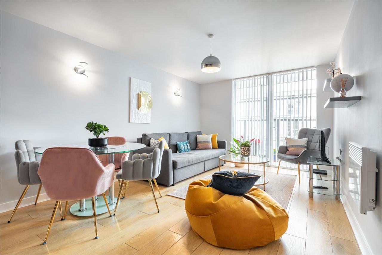 לונדון Stunning Apartment With Underground Parking! מראה חיצוני תמונה