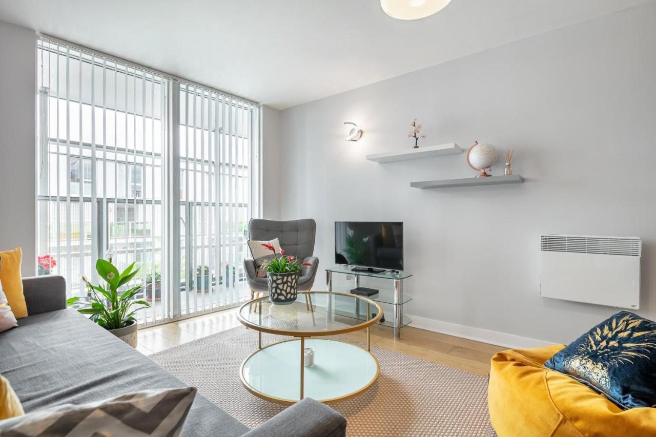 לונדון Stunning Apartment With Underground Parking! מראה חיצוני תמונה