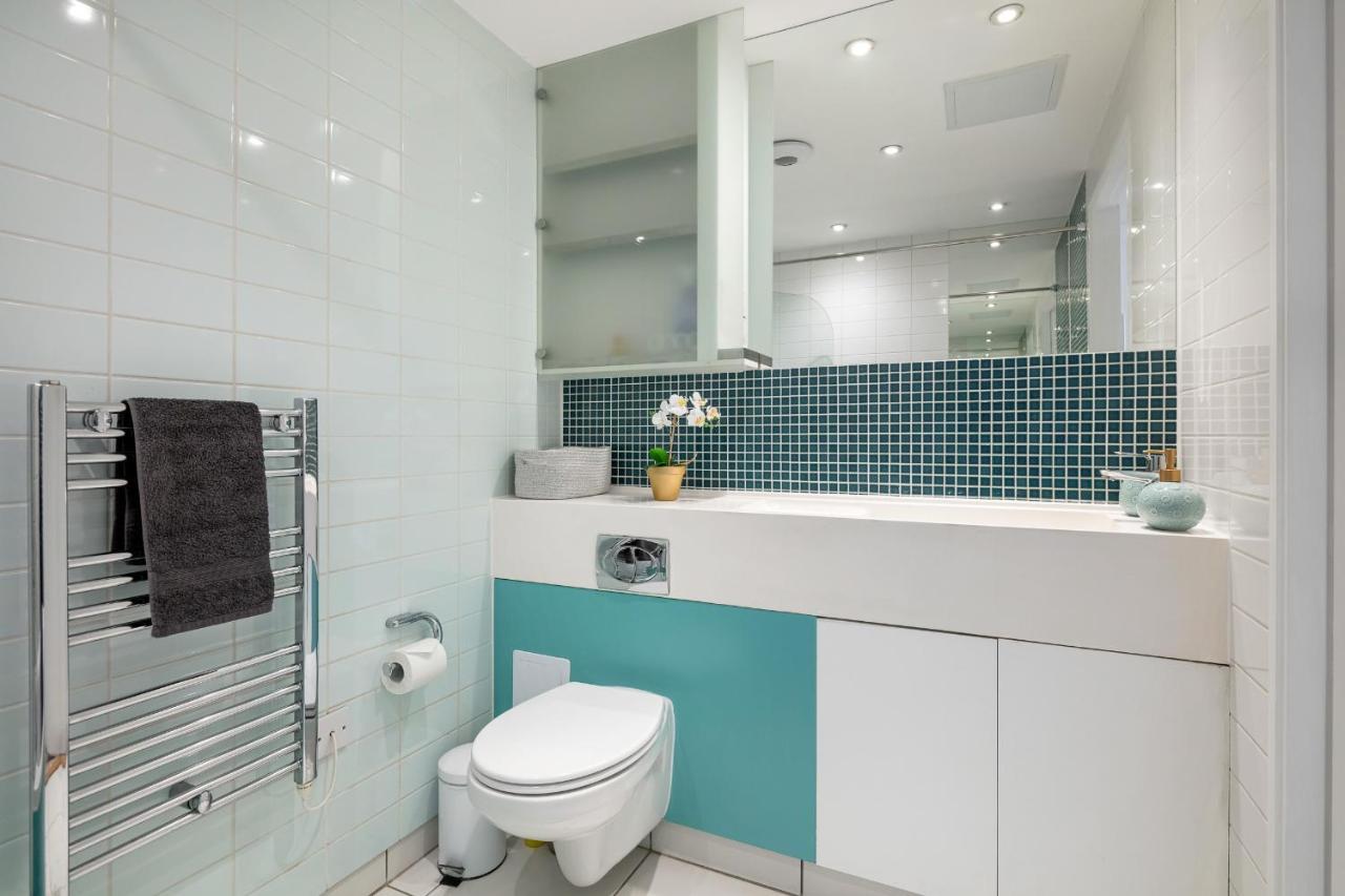 לונדון Stunning Apartment With Underground Parking! מראה חיצוני תמונה