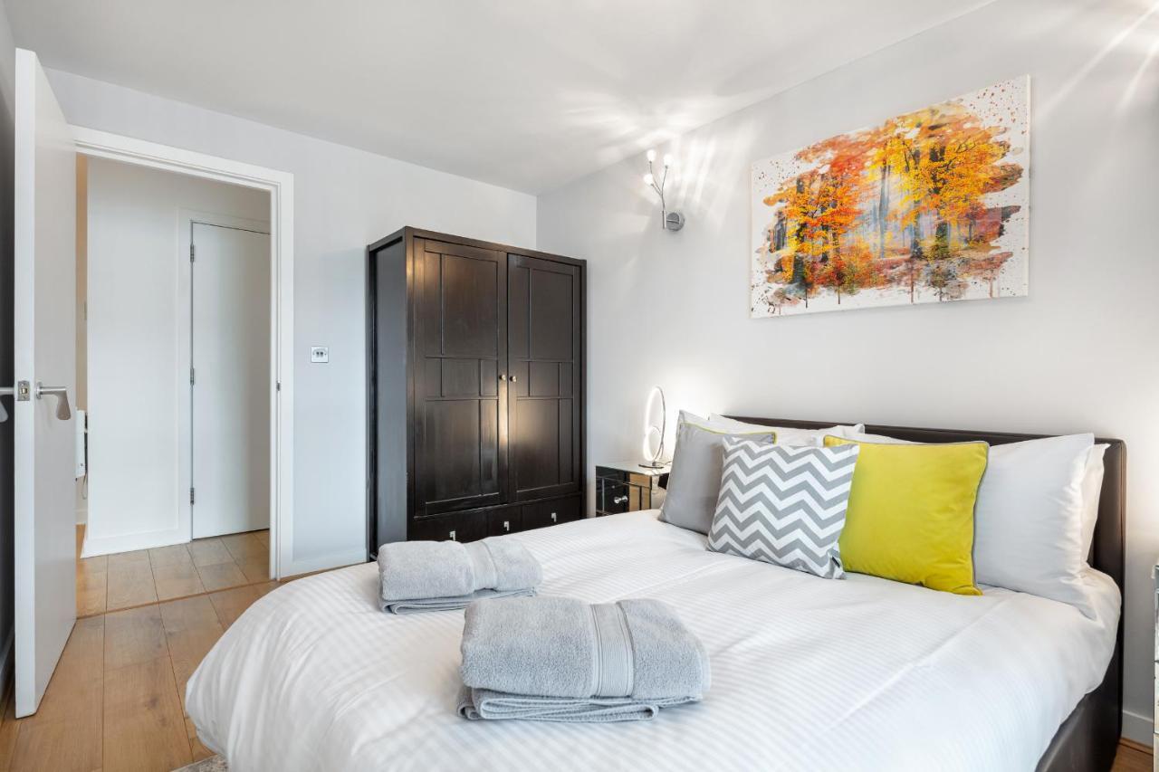 לונדון Stunning Apartment With Underground Parking! מראה חיצוני תמונה