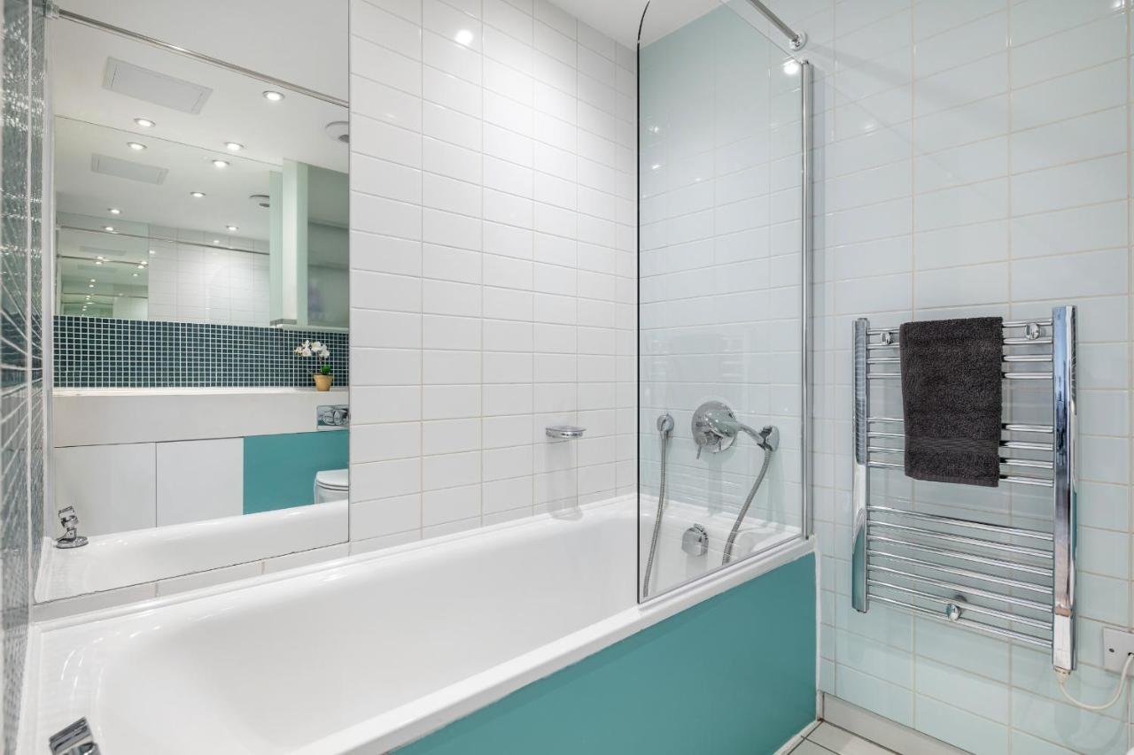 לונדון Stunning Apartment With Underground Parking! מראה חיצוני תמונה