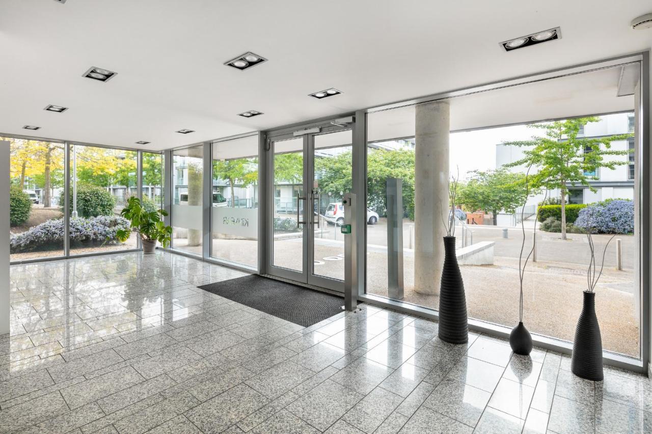 לונדון Stunning Apartment With Underground Parking! מראה חיצוני תמונה